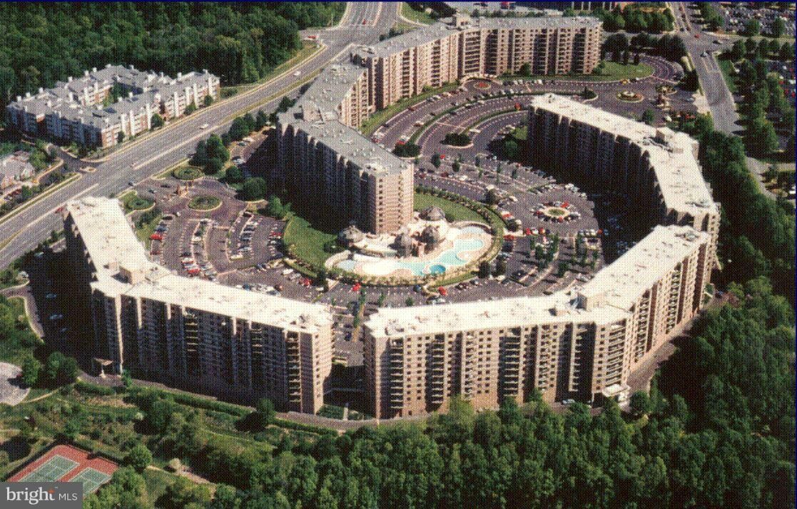 Property Photo:  8350 Greensboro Drive 826  VA 22102 