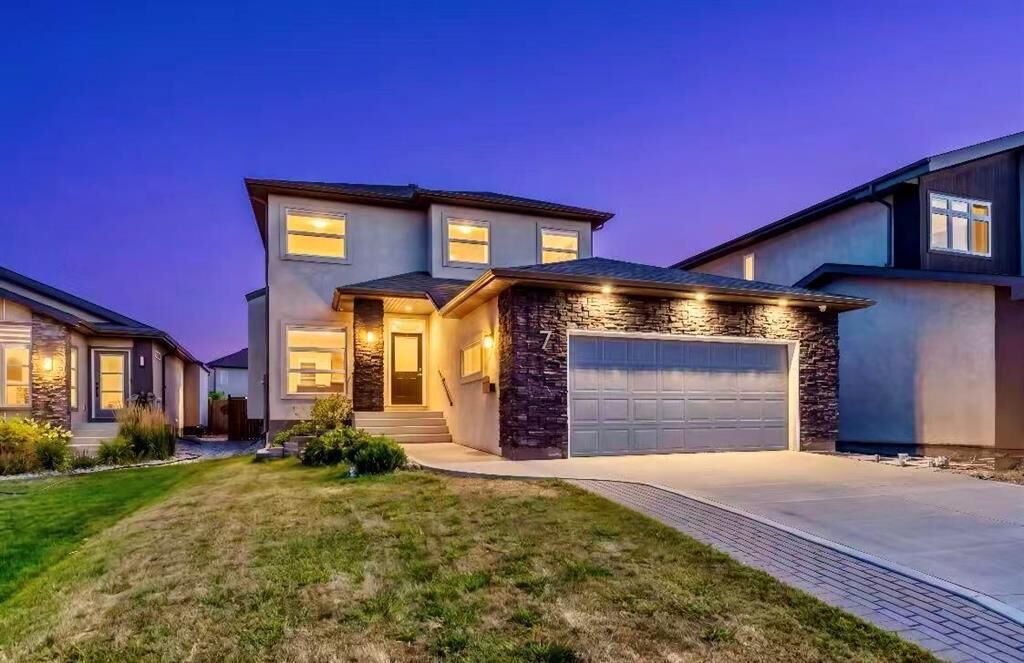 Property Photo:  7 Vogan's  MB R2N 0L1 
