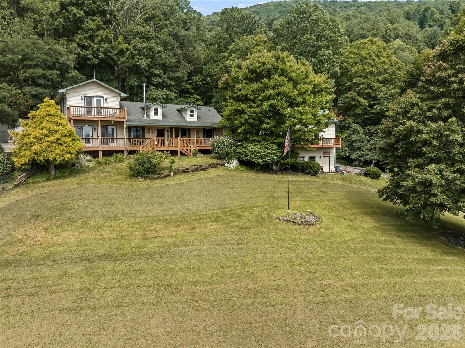 Property Photo: 263 Pilgrims Lane NC 28714