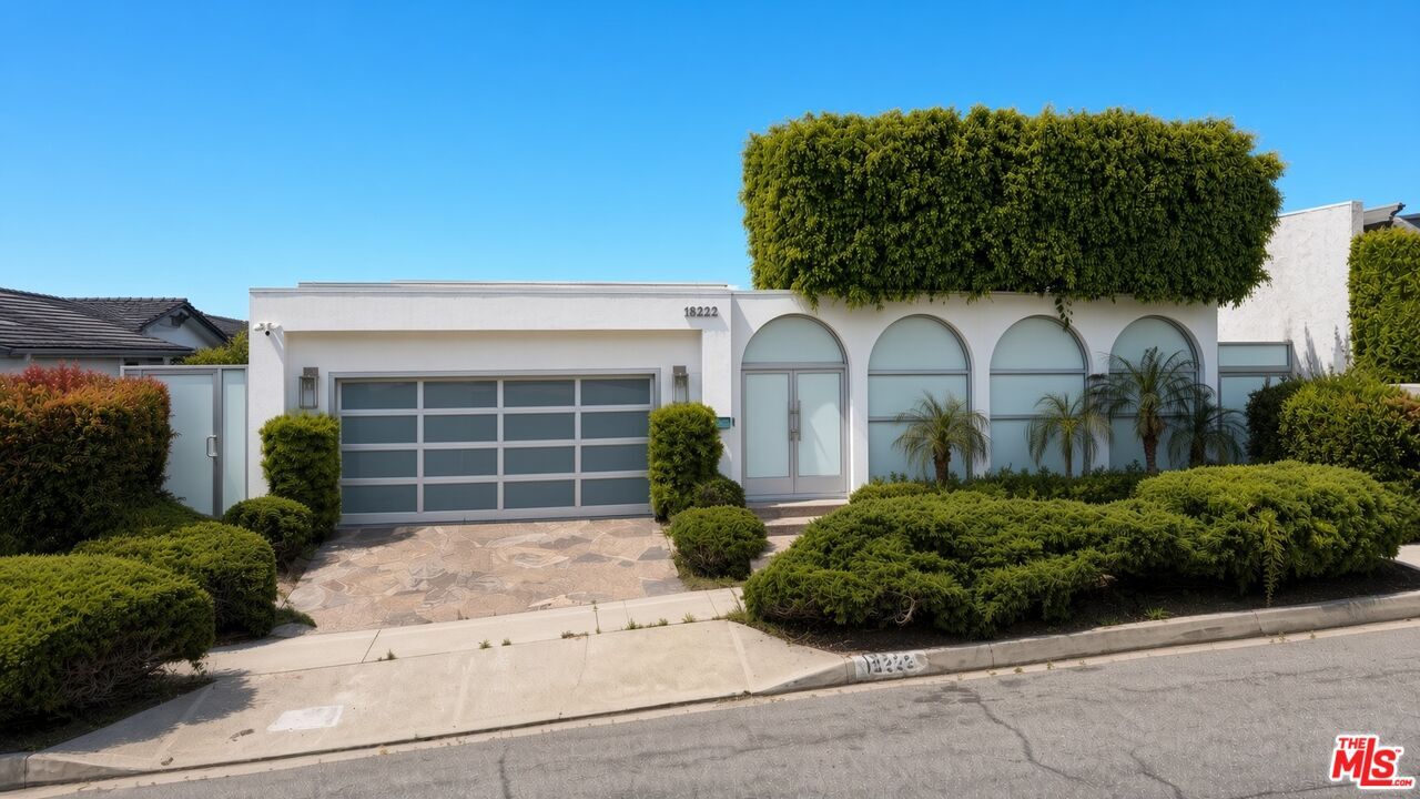 Property Photo: 18222 Coastline Dr CA 90265