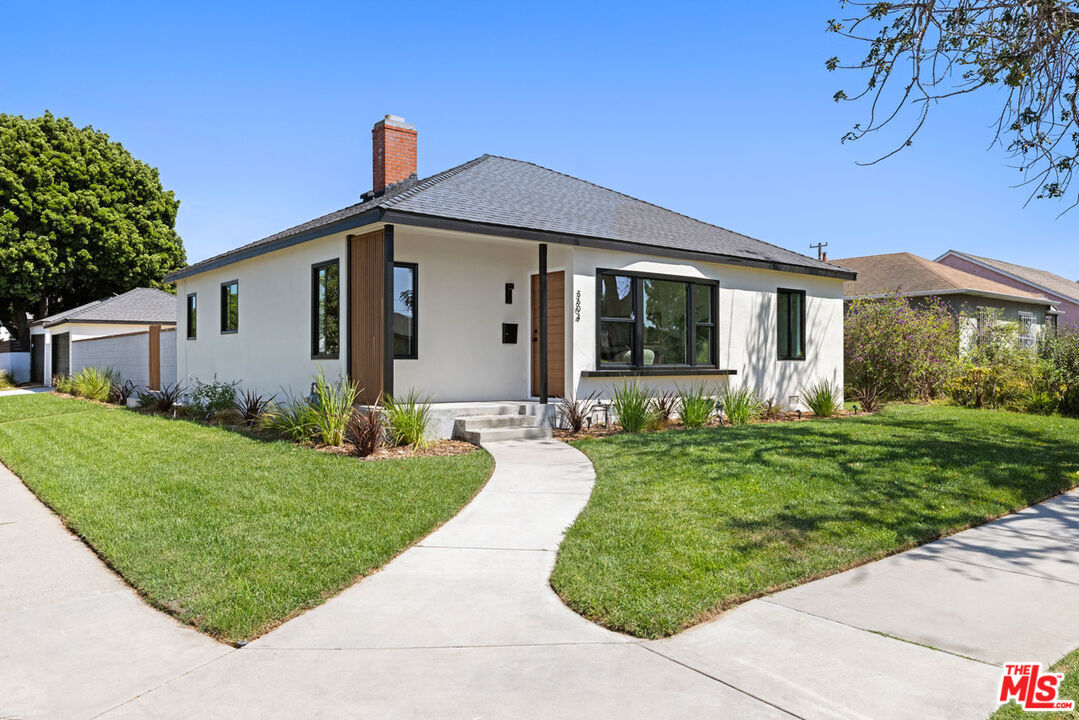 Property Photo:  3604 S Muirfield Rd  CA 90016 