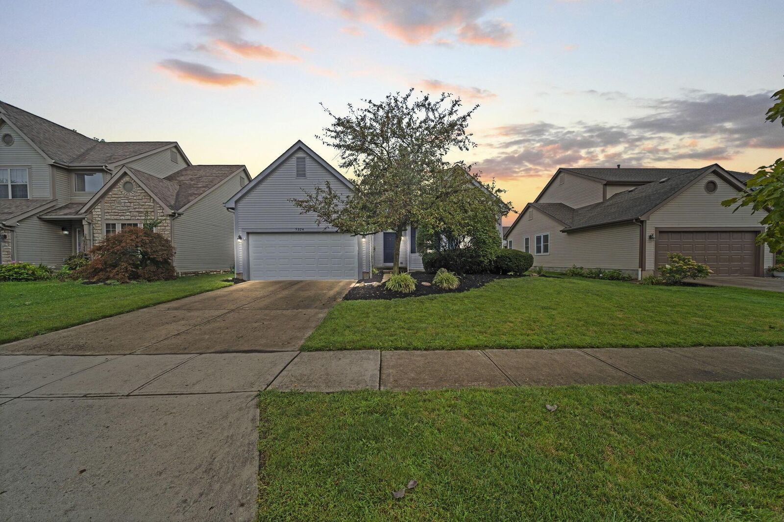 Property Photo: 5924 Heritage Farms Drive OH 43026