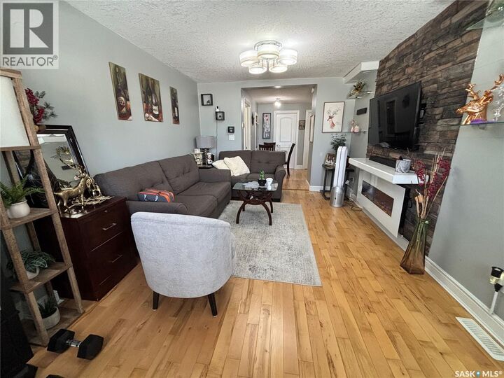 Property Photo: 421 6th Avenue E SK S6V 2J2