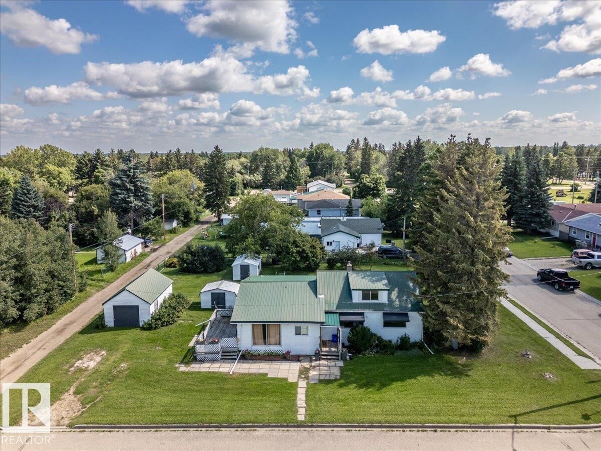 Property Photo: 5032 & 5036 53 Ave AB T0C 2T0