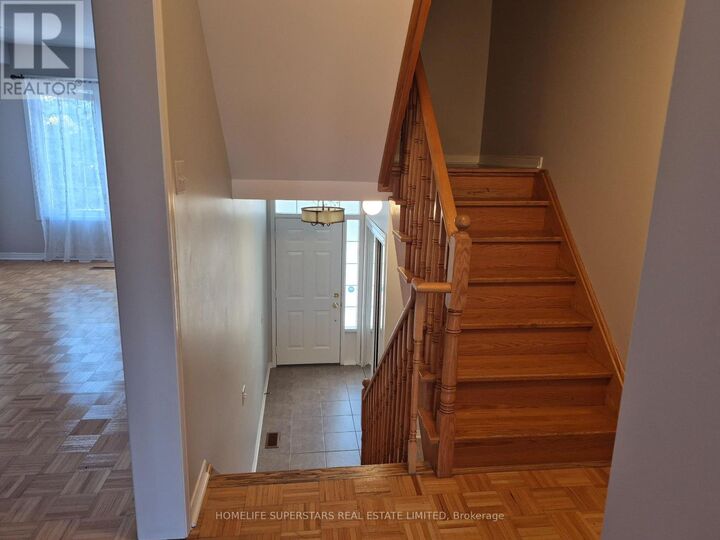 Property Photo:  19 Foxchase Avenue 46  ON L4L 9N1 