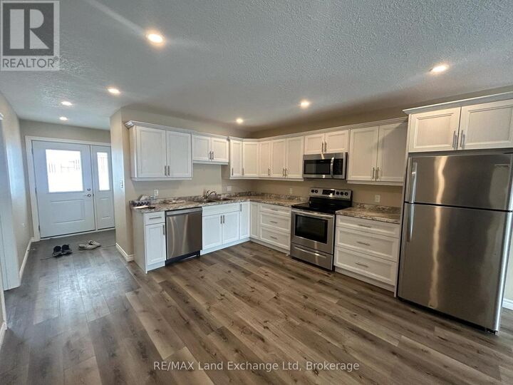 Property Photo:  206 Rutledge Street 2  ON N0M 1H0 