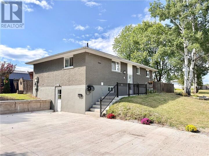 Property Photo: 1505 Gary Avenue ON P3A 4G2