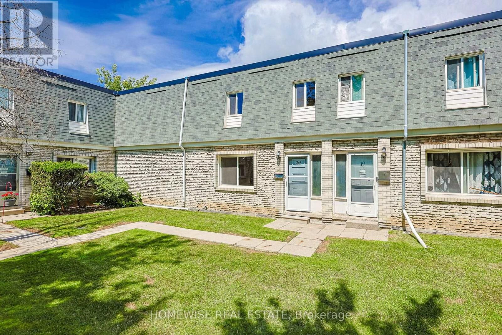 Property Photo:  1400 Winding Trail 28  ON L4X 1W9 