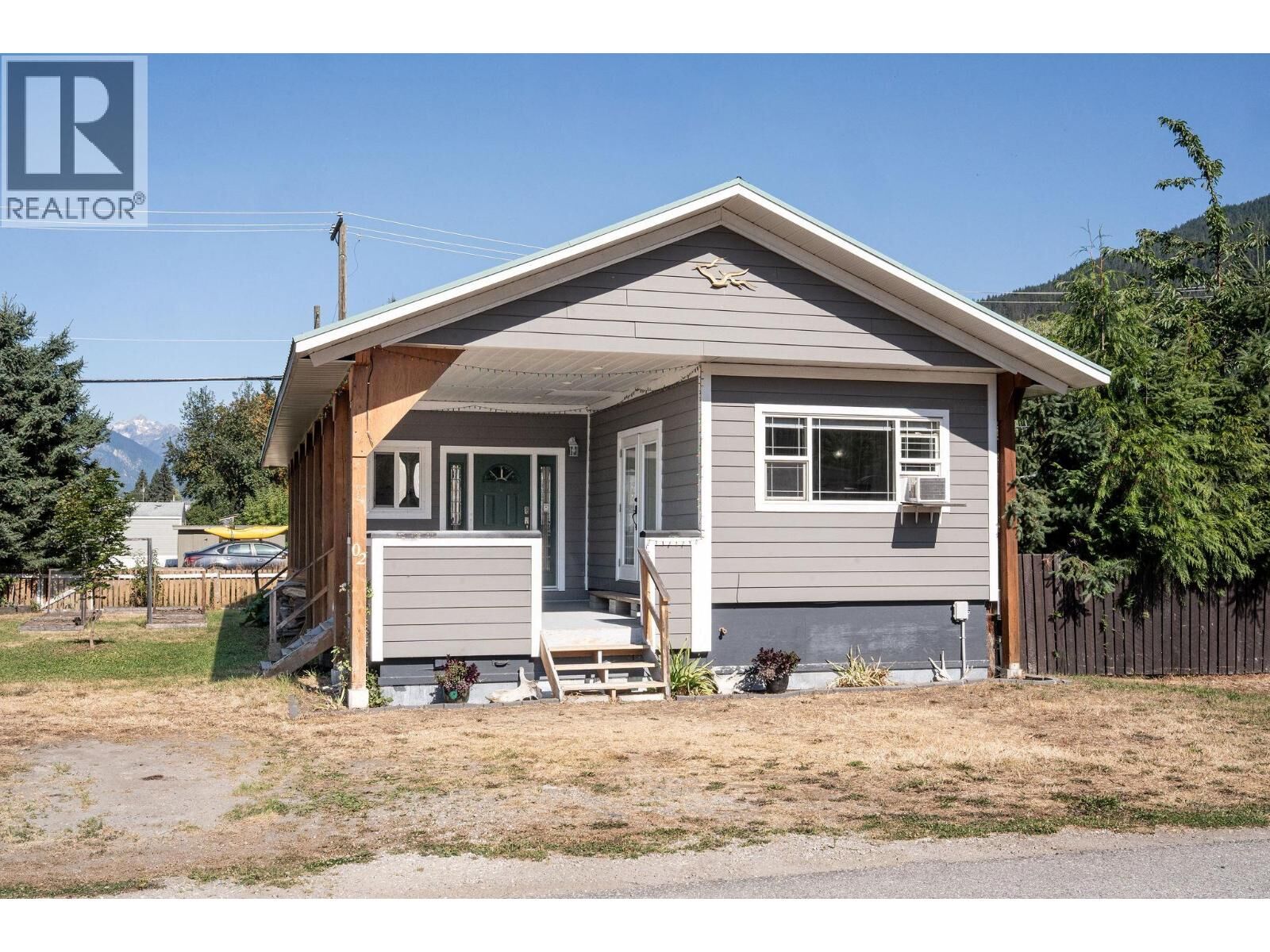 Property Photo:  1204 Maplewood Street 2  BC V0E 2S0 