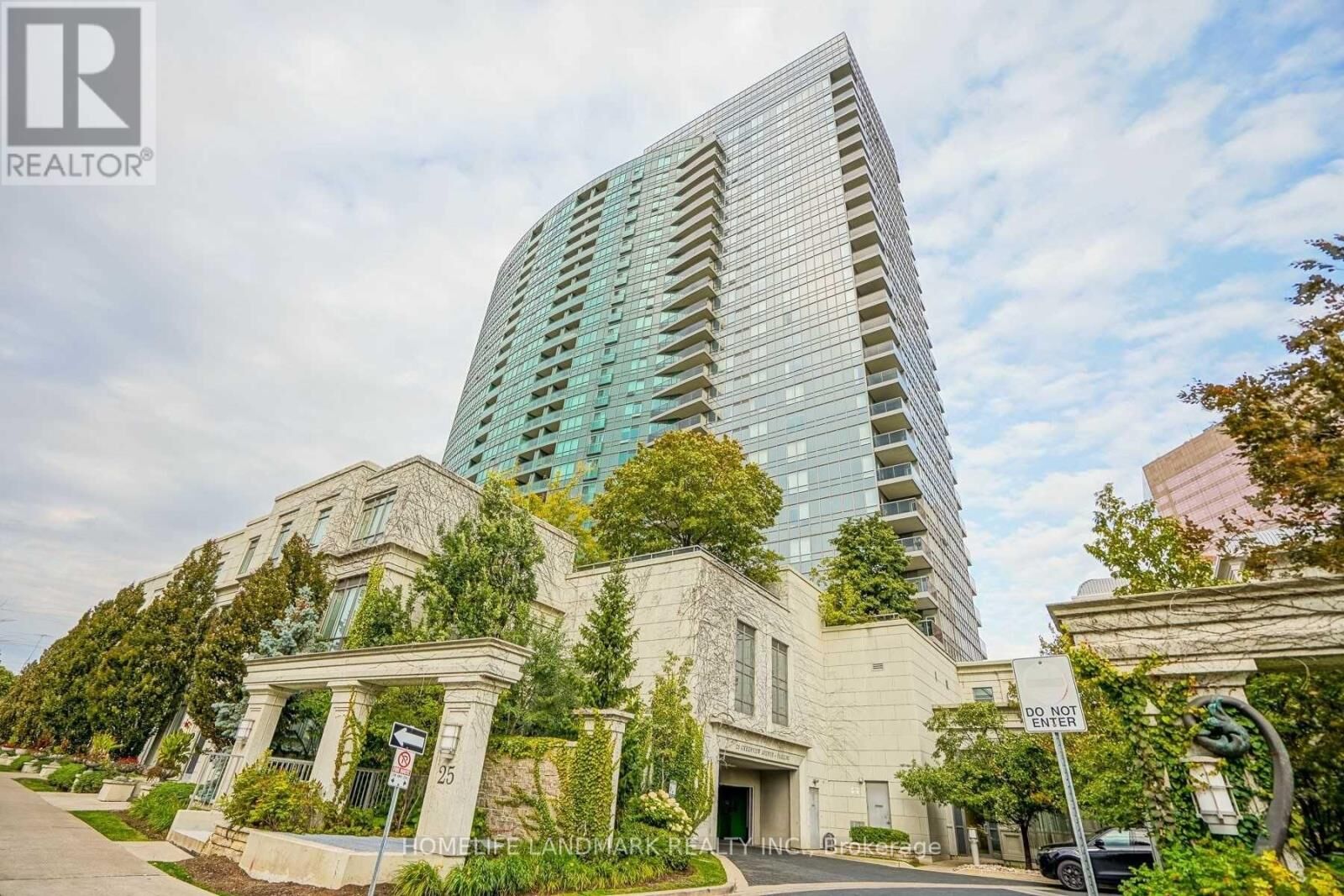 Property Photo:  25 Greenview Avenue 828  ON M2M 0A5 