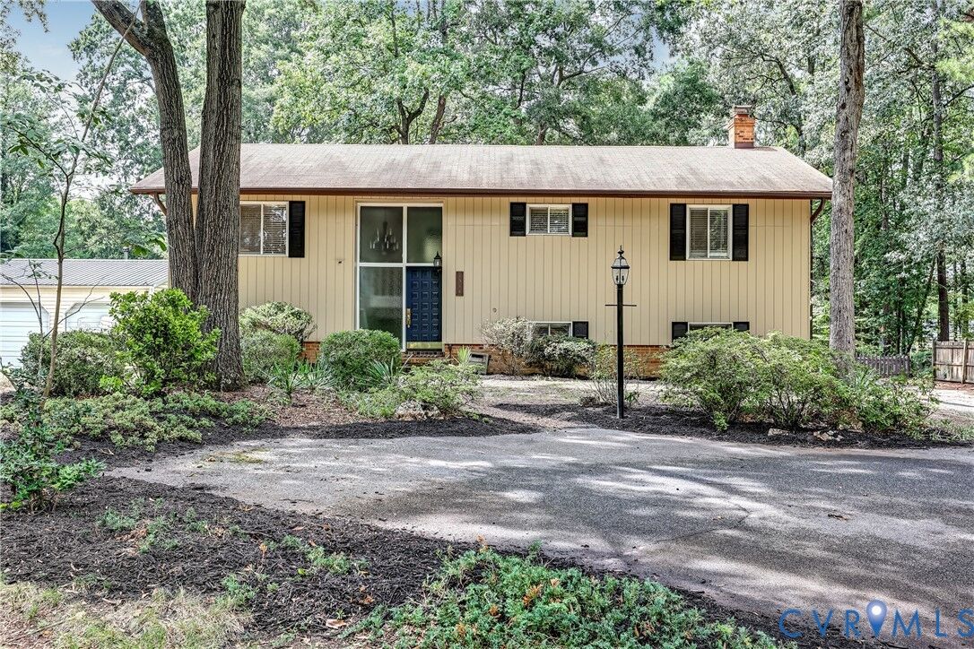 Property Photo: 1516 Ednam Forest Drive VA 23238