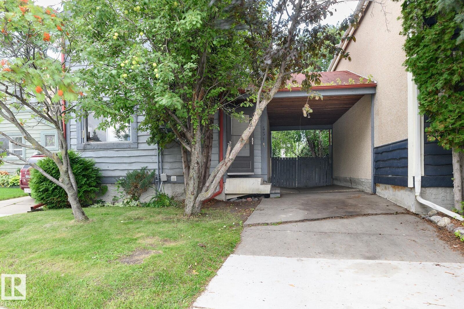 Property Photo: 5511 92C Avenue NW AB T6B 2K9