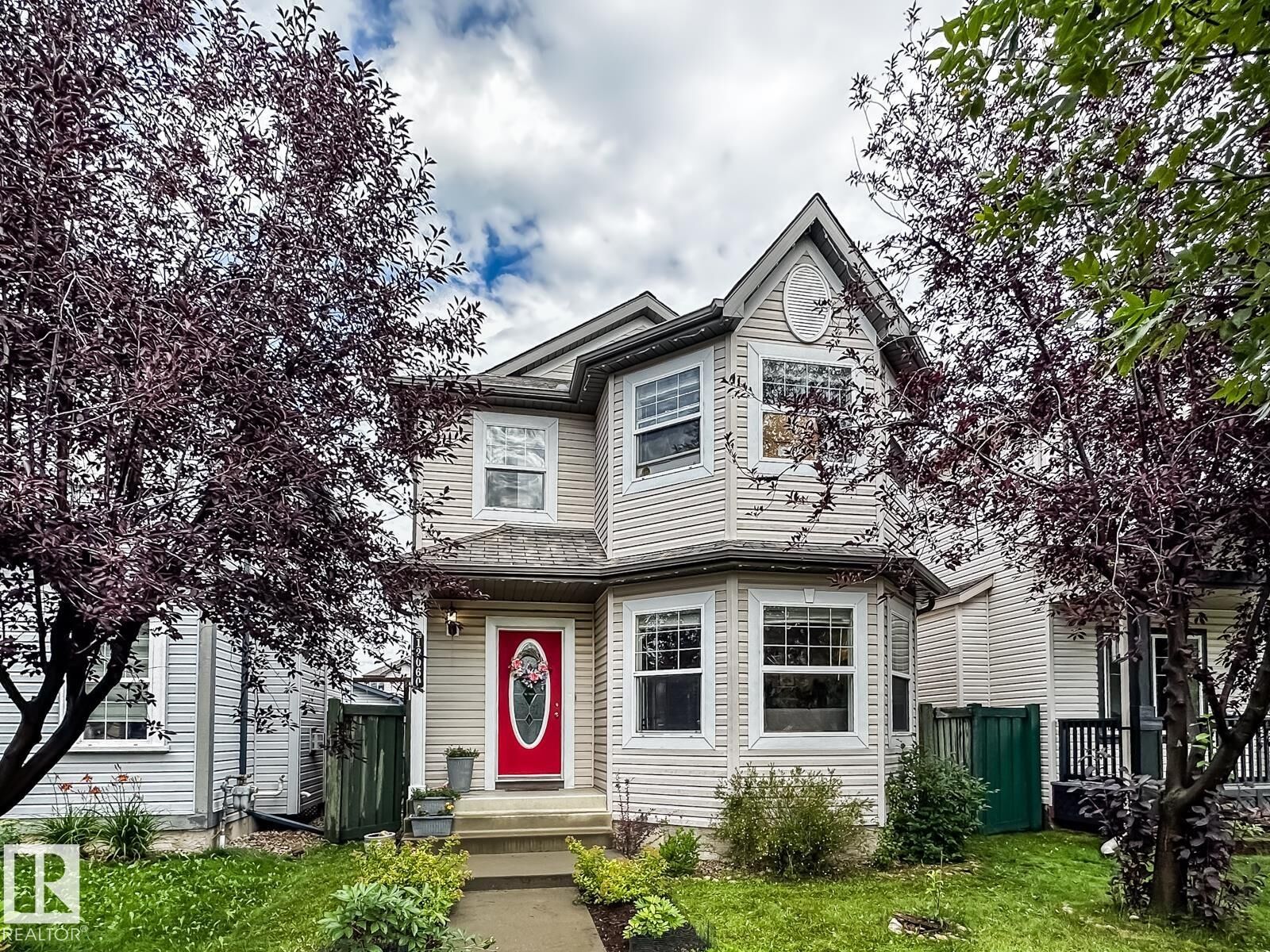 Property Photo:  12060 19 Avenue SW  AB T6W 1W5 