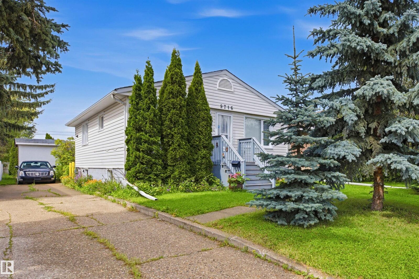 Property Photo:  9716 162 St NW Edmonton NW  AB T5P 2K9 