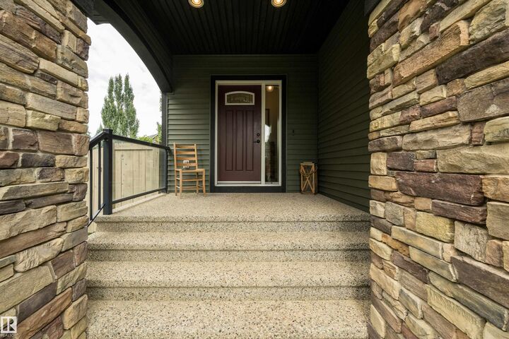 Property Photo:  3722 Kidd Crescent SW  AB T6W 2R1 