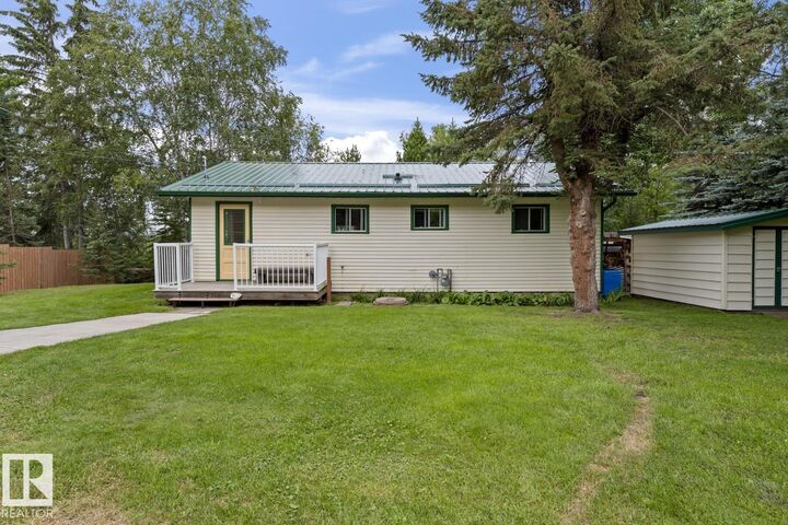 Property Photo:  514 60017 Rng Road 110 A  AB T0E 0C0 