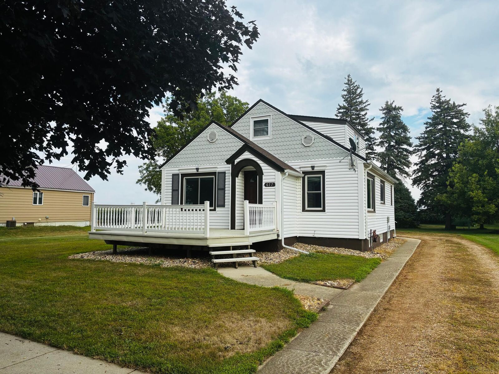 Property Photo: 617 3rd Avenue MN 56119