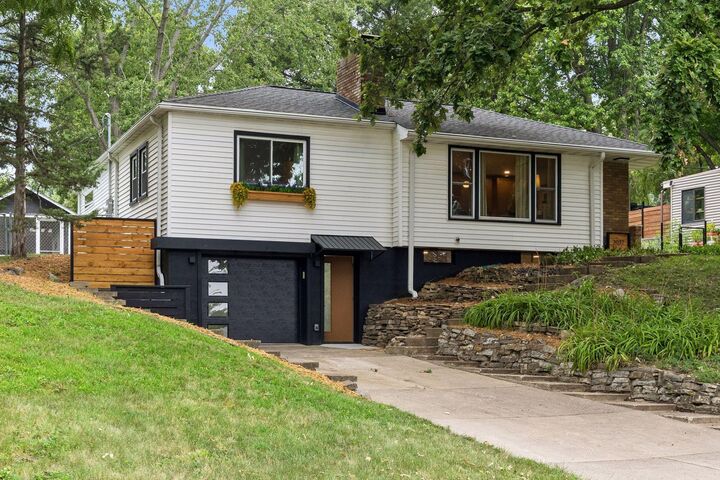 Property Photo:  3037 Kyle Avenue N  MN 55422 
