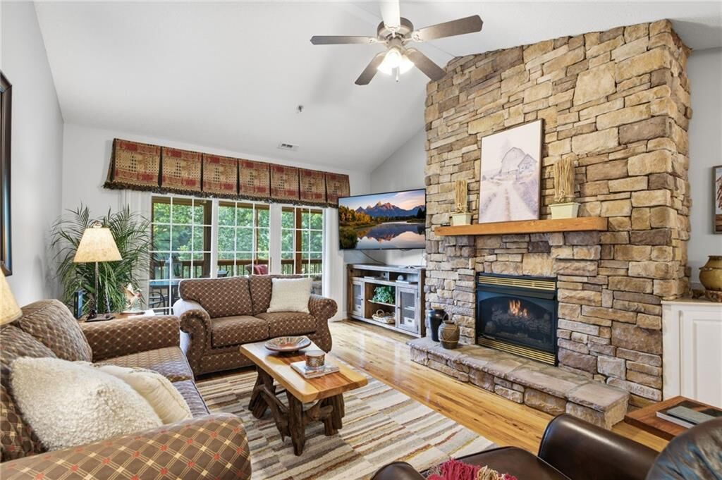 Property Photo: 92 Gleneagle Court 302B GA 30525