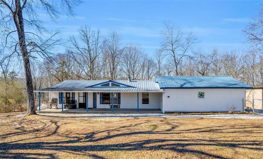 Property Photo:  824 Fairview Farm Circle  GA 30553 
