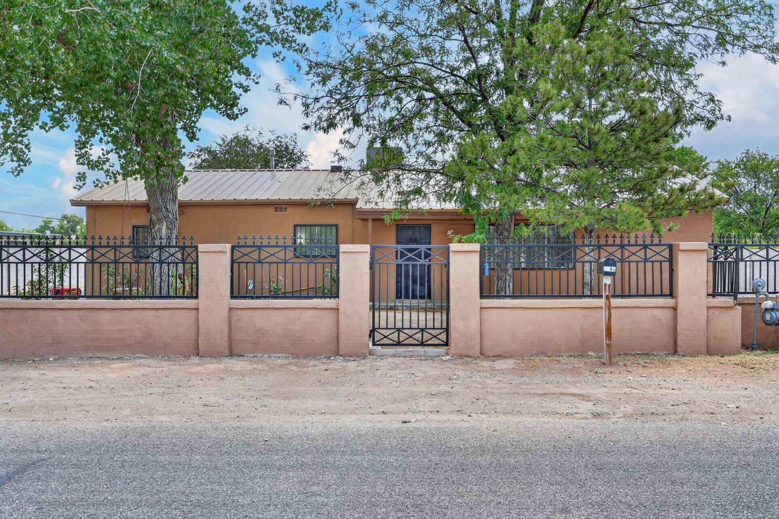 Property Photo:  5648 Greer Loop Loop SW  NM 87105 