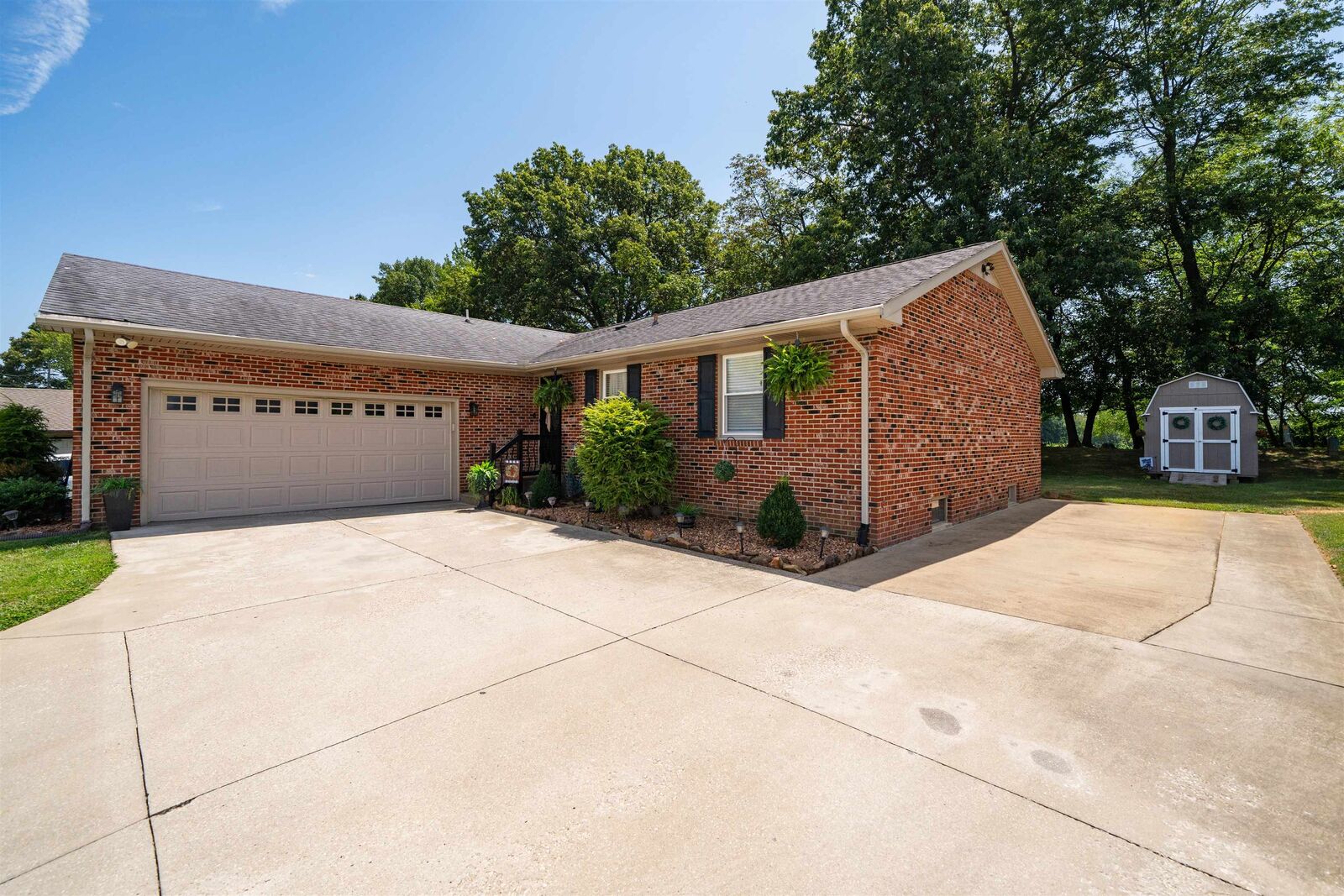 Property Photo: 3940 S Bordeaux Loop KY 42303