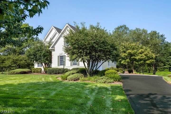 Property Photo:  5 Alvamar Ct  NJ 08558 