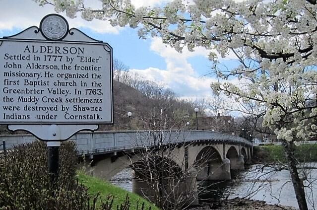 Property Photo: 1217 W Riverview Ave WV 24910