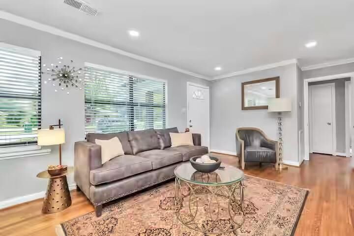 Property Photo: 2107 Wakefield Drive TX 77018