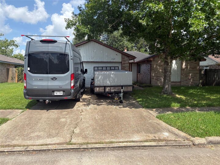 Property Photo:  1127 W Brompton Drive  TX 77584 
