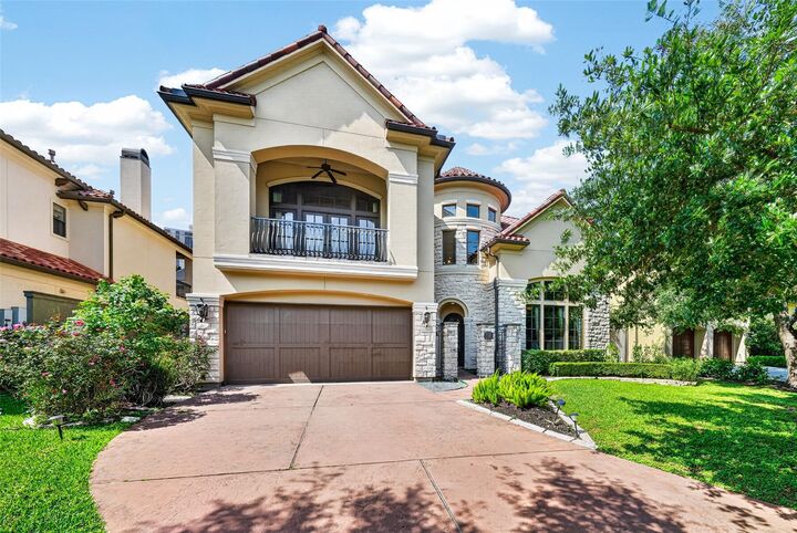 Property Photo:  2400 Avalon Place  TX 77019 