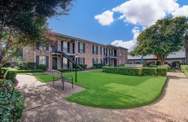 Property Photo: 6402 Del Monte Drive 42 TX 77057