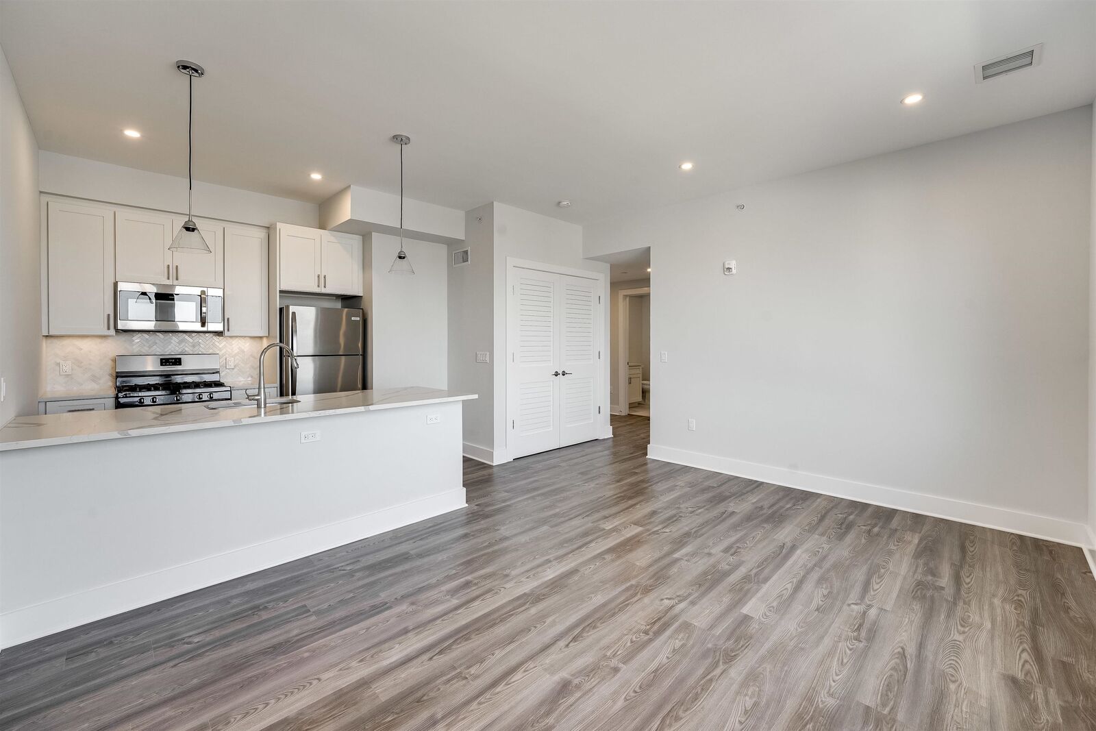 Property Photo:  658 Grand St 201  NJ 07304 