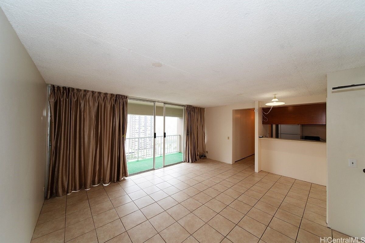 Property Photo:  430 Keoniana Street 1114  HI 96815 