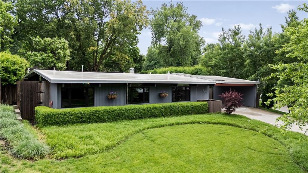Property Photo:  9805 Aberdeen Drive  KS 66206 