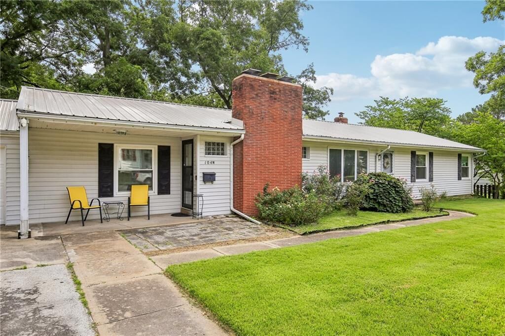 Property Photo: 104 N 6th Street MO 64735