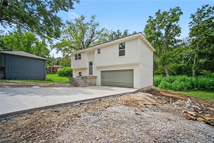 Property Photo: 3008 N 48th Terrace KS 66104