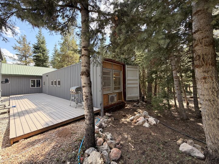 Property Photo:  