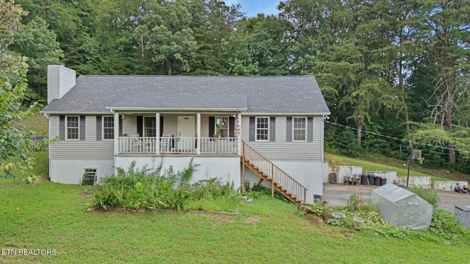 Property Photo: 2402 Ball Camp Byington Rd TN 37931