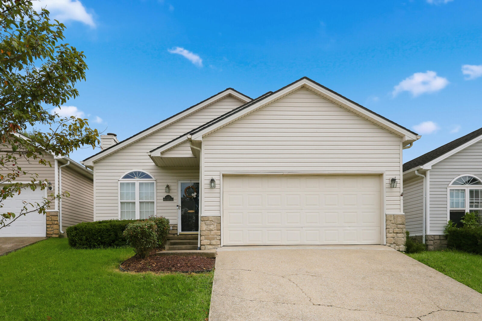 Property Photo: 1121 Parliament Way KY 40517