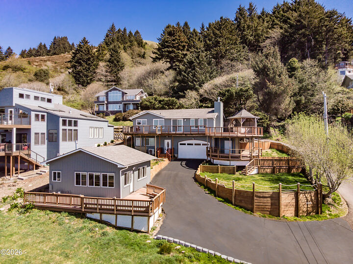 Property Photo:  1935 NE 69th Street  OR 97367 