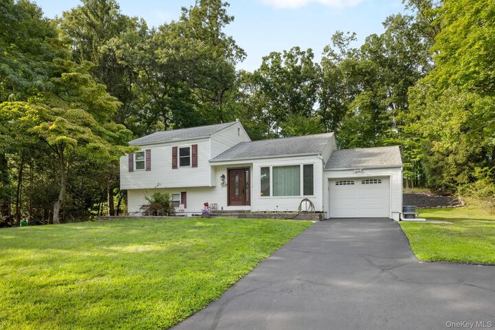 Property Photo:  7 Windmill Lane  NY 10956 