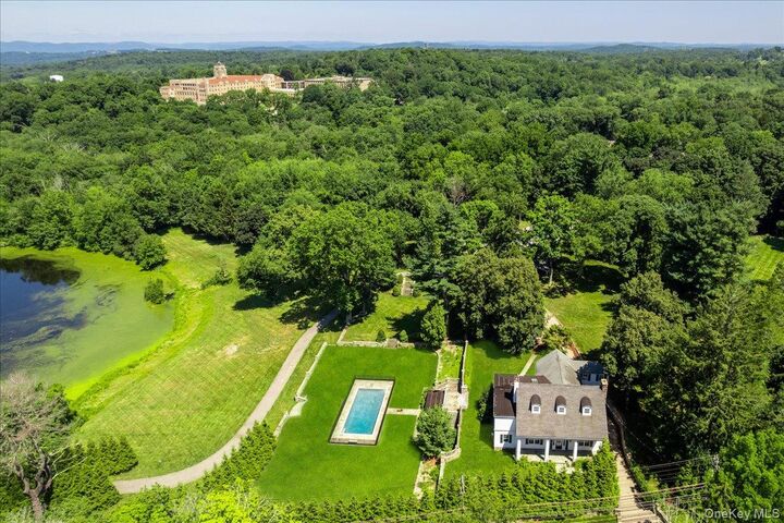 Property Photo:  83 Somerstown Road  NY 10562 