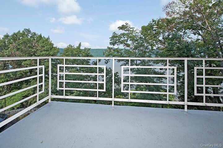 Property Photo: 709 Warburton Avenue 2F NY 10701