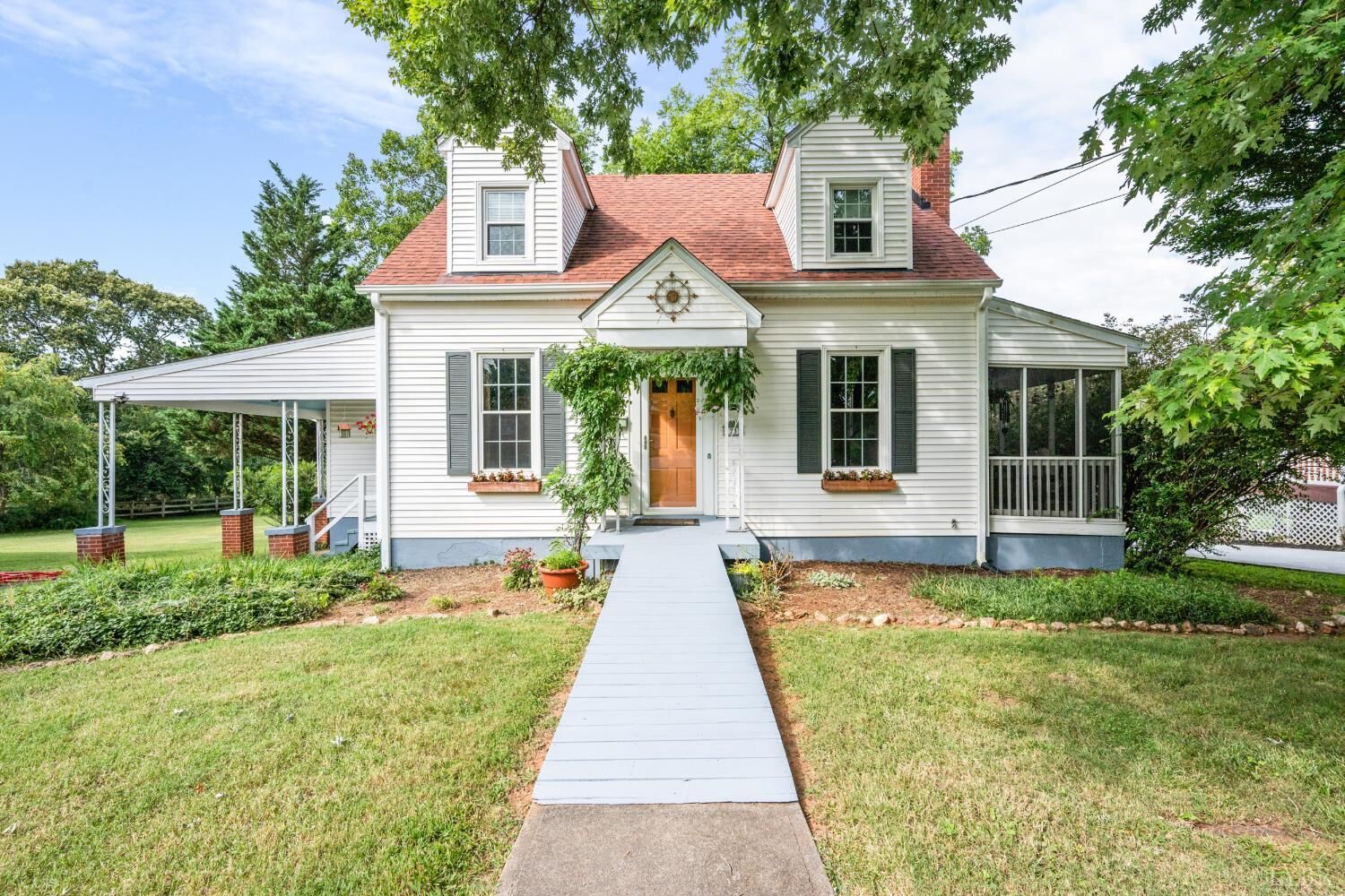Property Photo:  1231 Oakwood Street  VA 24523 