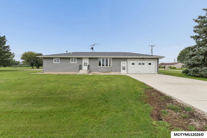 Property Photo: 3310 S Delaware IA 50401