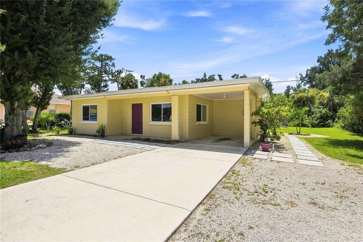 Property Photo: 114 Lakeview Drive FL 34275
