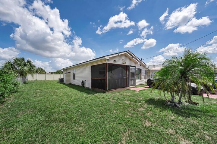 Property Photo:  7526 Carolton Circle  FL 33619 