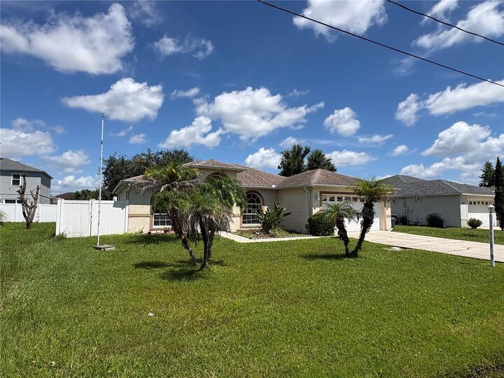 Property Photo: 705 Robin Court FL 34759