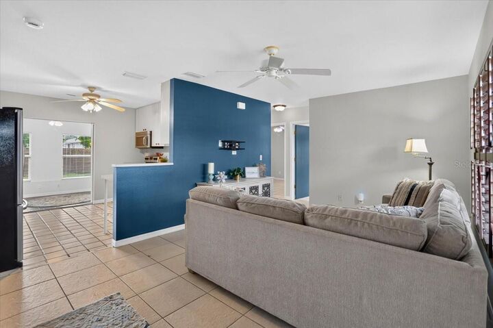 Property Photo:  879 E Seminole Drive  FL 34293 